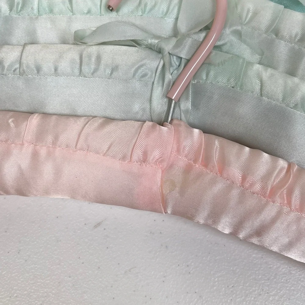 Vintage Padded Satin Hangers 4 Pastel‎ Multicolor Ribbon Bow Accents Bridal
